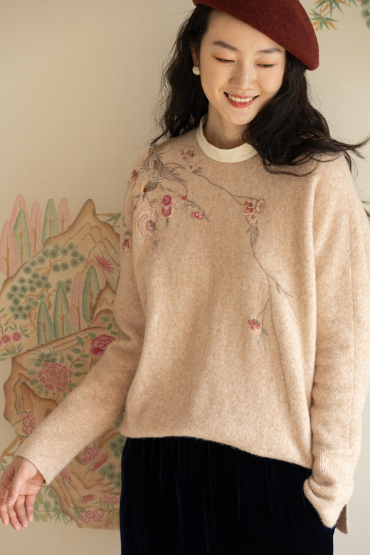 牧衣游原创 羊羔绒混织手工刺绣毛织套头衫软糯保暖毛衣 花间提 商品图5