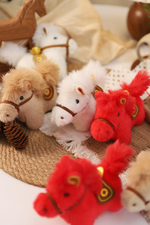 优选丨【 新年双节特惠 明星同款九华山 】小马毛绒挂件 包包钥匙扣手机车上挂件 下单送龙虾扣 商品图6