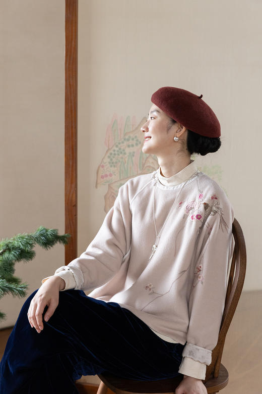 牧衣游原创 手工刺绣纯羊毛毛呢套头衫保暖文艺圆领百搭上衣 晴桐 商品图5