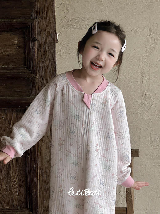 蕾蒂巴蒂 秋冬新款儿童三层保睡袋 宝宝连体衣圆领长袖睡衣男童女童家居服 商品图5