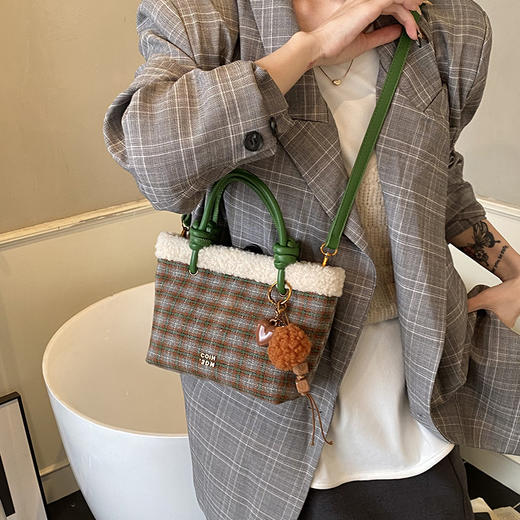 【YW】无忧购复古毛呢格子包包女时尚韩版毛绒包百搭斜挎水桶包YY2059（截单后3-5天发货) 商品图7
