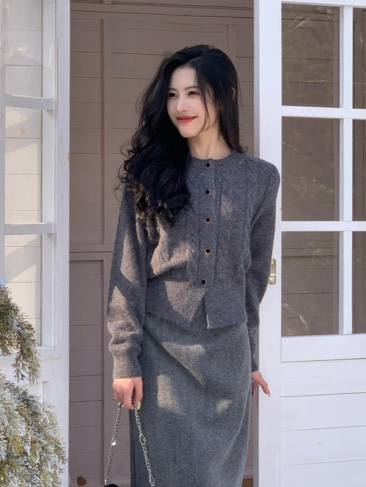 【百图lulu定制】【千金毛衣】丝绒领结可拆卸 丝绒纽扣 绞花 毛衣开衫外套 商品图11