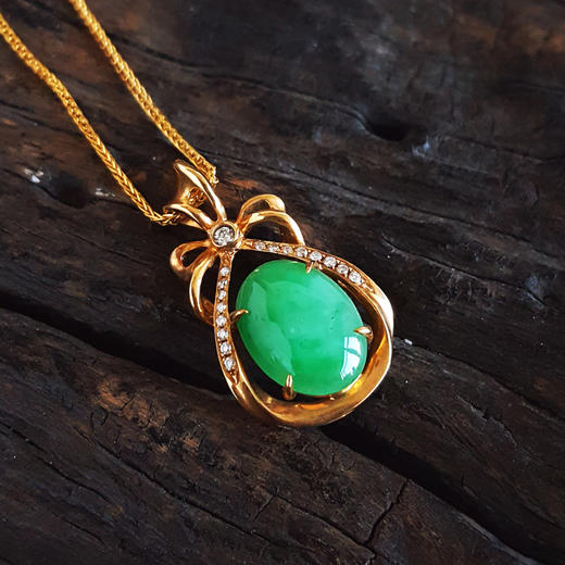 【天然正品】A货翡翠宝庆AU750黄金镶钻镶天然糯种绿色蛋面翡翠吊坠项链吊坠：25.0*14.1*6.7MM / 项链：44CM女士 301125NJS22 商品图3