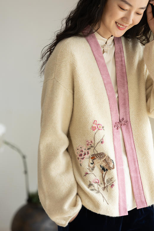 牧衣游原创 羊毛牛绒手工刺绣毛织外套软糯轻盈复古文艺开衫 月眠 商品图5