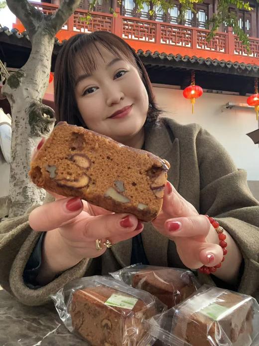 【红糖核桃枣糕】纯手工制作的每一块都饱满松软，甜而不腻，看的到的大枣与大颗核桃仁。 入口松软绵密，味道扎实不甜腻，不加一滴水，健康养颜 商品图8