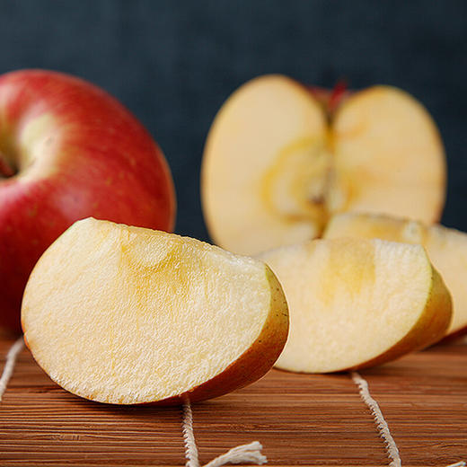 新疆阿克苏冰糖心苹果 净重4.5-8.5斤彩箱/礼盒装 商品图1