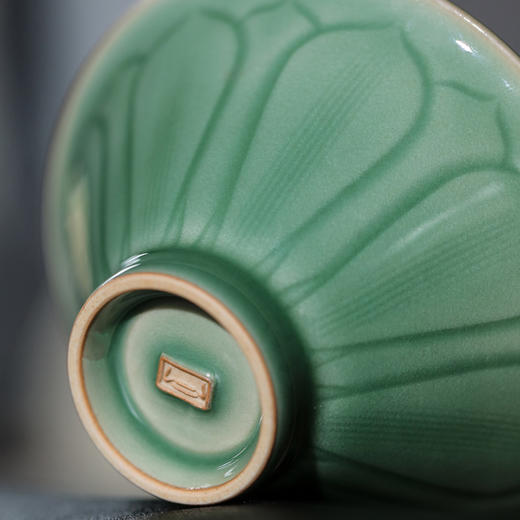 龙泉问鼎/梅子青/斗笠杯01(缠枝莲) 商品图1