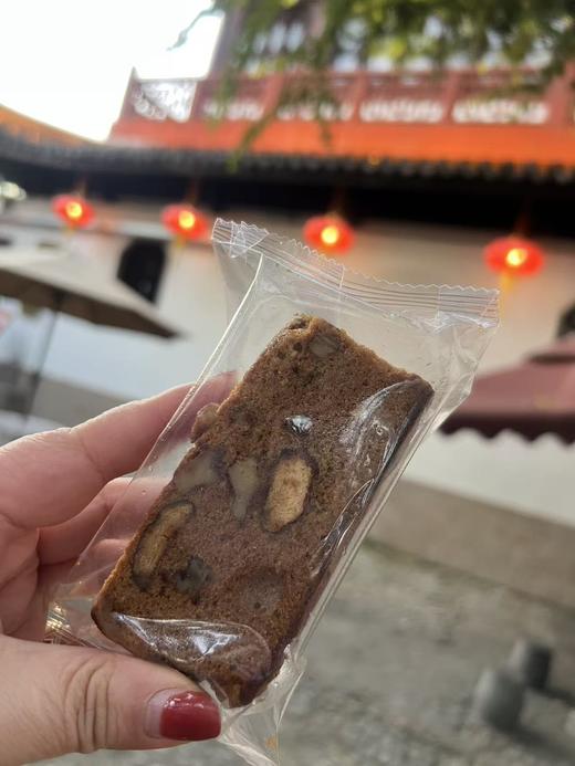 【红糖核桃枣糕】纯手工制作的每一块都饱满松软，甜而不腻，看的到的大枣与大颗核桃仁。 入口松软绵密，味道扎实不甜腻，不加一滴水，健康养颜 商品图9