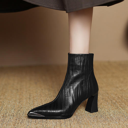 【预售5天】柔软羊皮时装靴秋冬季新款鞋子尖头粗跟高跟短靴女LD&6966 商品图1