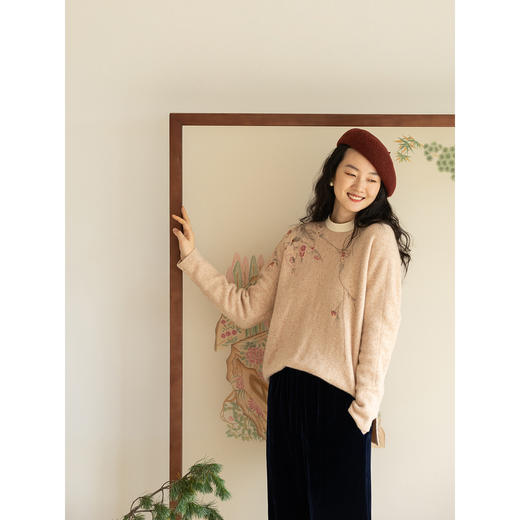 牧衣游原创 羊羔绒混织手工刺绣毛织套头衫软糯保暖毛衣 花间提 商品图1