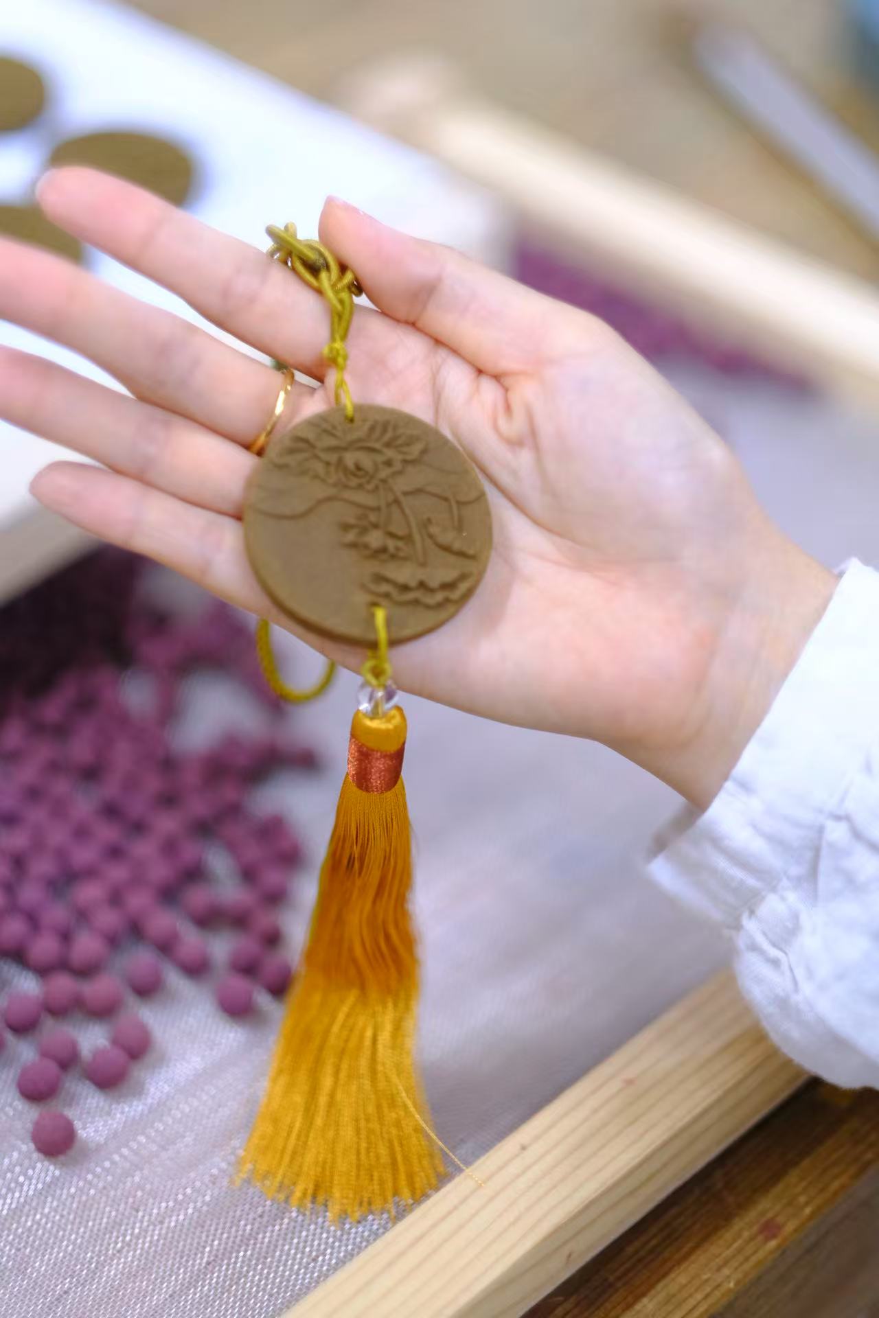 芳香疗愈【桂花合香牌/香皂/香水/护手霜/线香】以桂香伴眠，借桂安神，古人认为桂花香气优雅不俗，又不失亲切，“清可绝尘，浓可溢远”