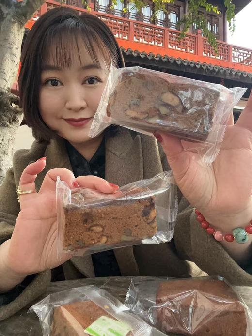 【红糖核桃枣糕】纯手工制作的每一块都饱满松软，甜而不腻，看的到的大枣与大颗核桃仁。 入口松软绵密，味道扎实不甜腻，不加一滴水，健康养颜 商品图2