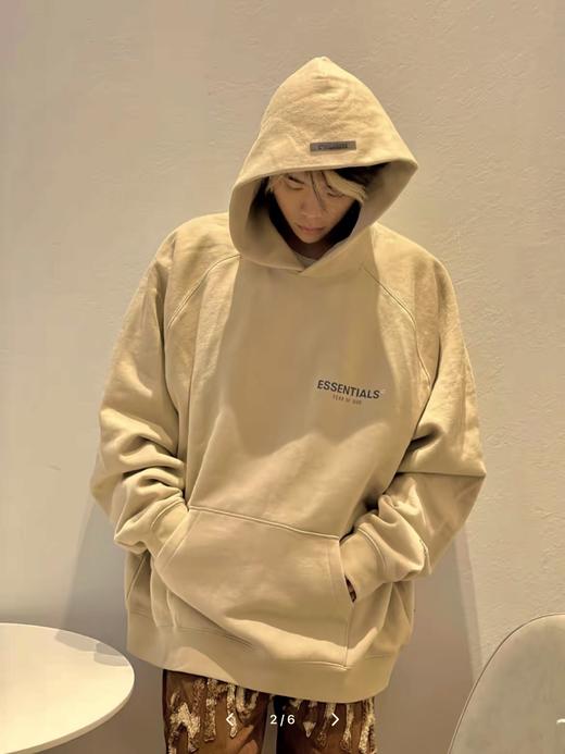 点此购买 Fog复线essentials男女款高街胸前手臂字母反光连帽卫衣 ks 337290 商品图1