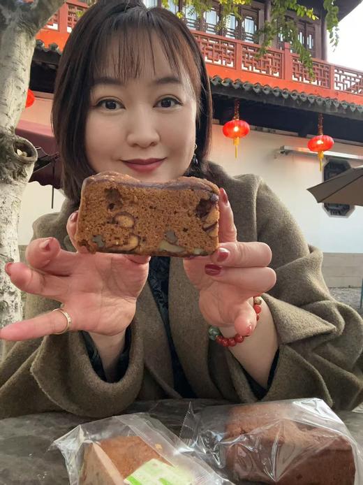 【红糖核桃枣糕】纯手工制作的每一块都饱满松软，甜而不腻，看的到的大枣与大颗核桃仁。 入口松软绵密，味道扎实不甜腻，不加一滴水，健康养颜 商品图4