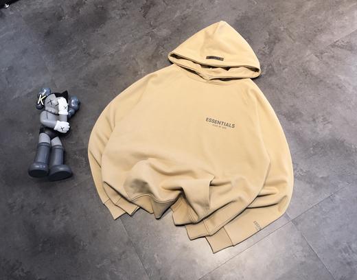 点此购买 Fog复线essentials男女款高街胸前手臂字母反光连帽卫衣 ks 337290 商品图0