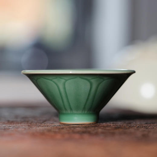 龙泉问鼎/梅子青/斗笠杯01(缠枝莲) 商品图0