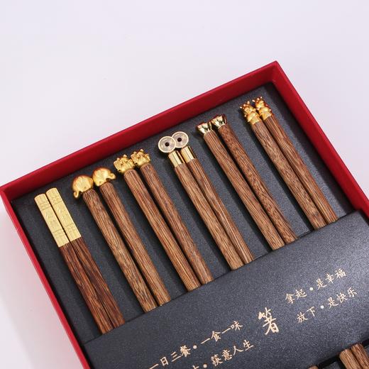 【马年筷鸡翅木筷子礼盒套装】6双家用红檀木筷子 家庭套装礼盒 商品图3