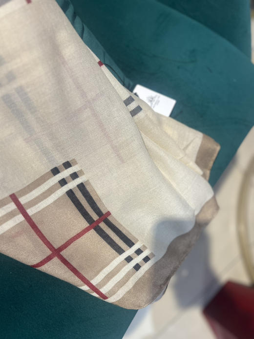 【积分换购】进口桑蚕丝丝巾-仅剩14件-随机发货-可备注要货图片 商品图2