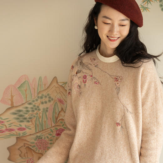 牧衣游原创 羊羔绒混织手工刺绣毛织套头衫软糯保暖毛衣 花间提 商品图0