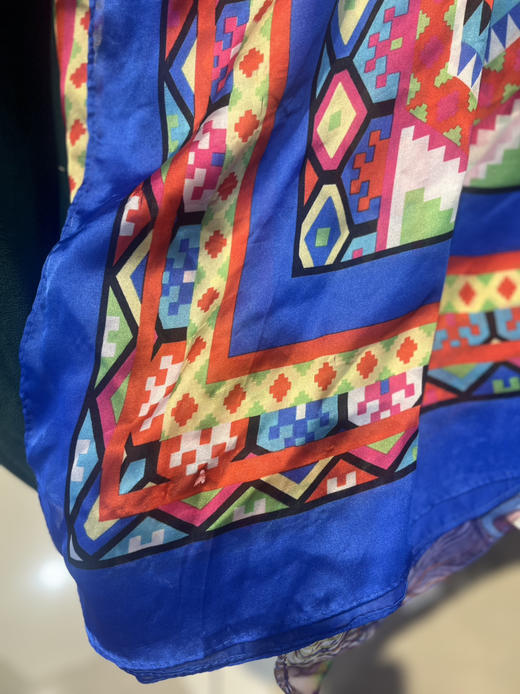 【积分换购】进口桑蚕丝丝巾-仅剩14件-随机发货-可备注要货图片 商品图12