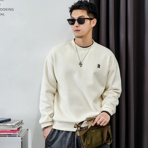 徐太浪【时尚刺绣 休闲风】套头加绒卫衣男秋冬款内搭打底衫上衣 商品图2