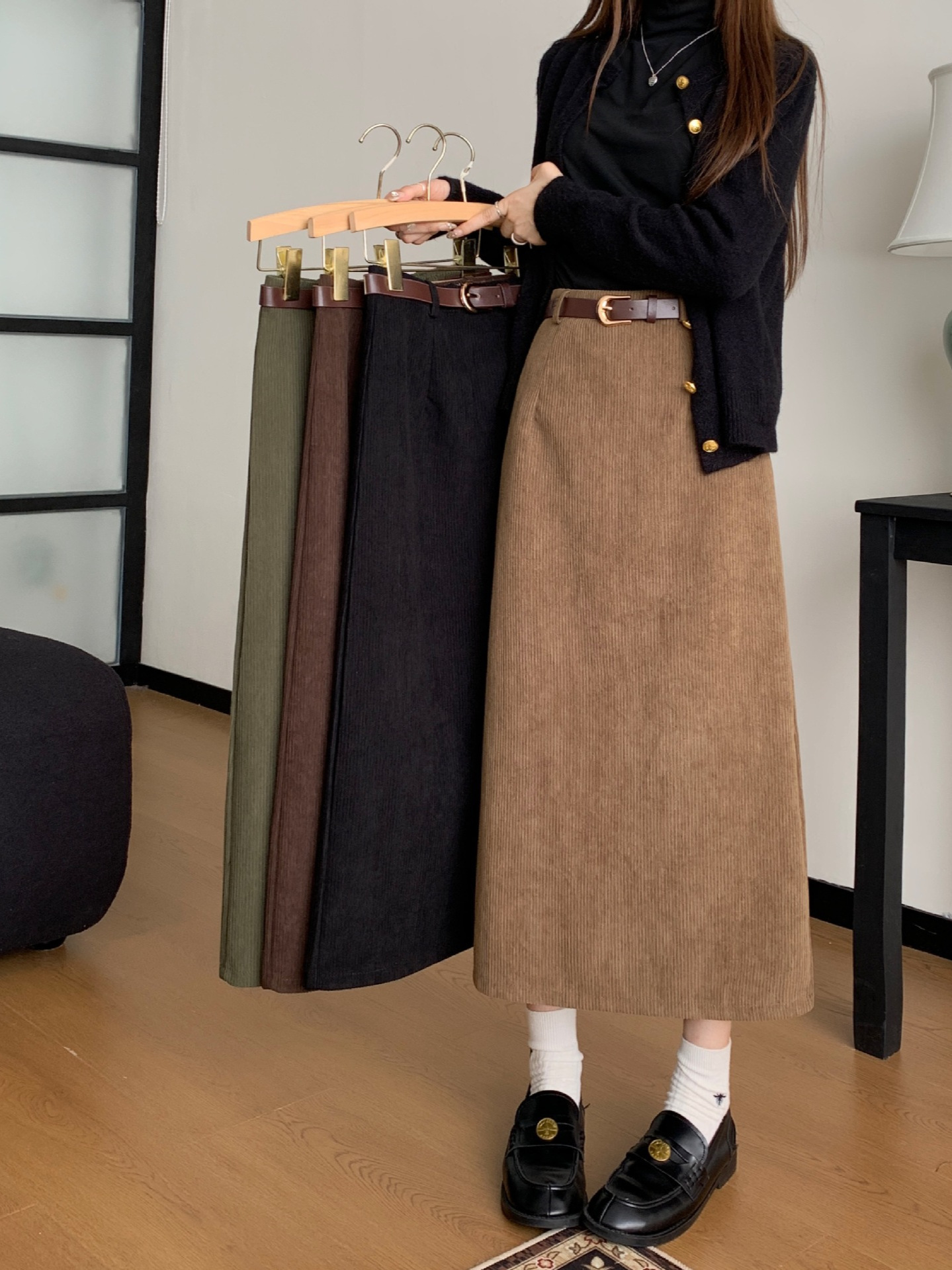 【舒适简约百搭❗️独特肌理感】灯芯绒半身裙女新款高腰显瘦复古遮胯直筒a字中长款后开叉包臀裙。jb