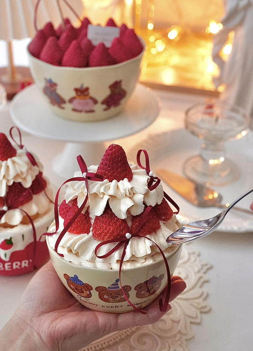 草莓抱抱碗（4.5英寸） 商品图1