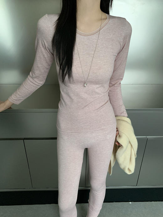 清仓捡漏❗️保暖加倍【顶嫣保暖套装】 ✅亲肤透气，轻塑形，保暖无需臃肿！ ✅圆领修身版型 弹性不紧绷 裸感无痕！ ✅黑科技腈纶发热纤维，锁温蓄热，防寒气侵袭！ 商品图9