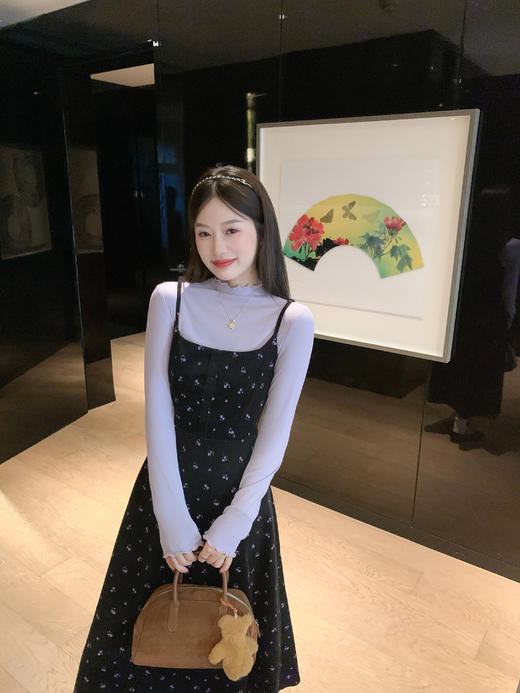 <曾小咸推荐> 现货秒杀！微信超特价！复古黑色碎花吊带连衣裙 日常199.99 立减100 秒杀99.99！紫色打底衫 日常99.99 立减40 秒杀59.99！ 商品图6