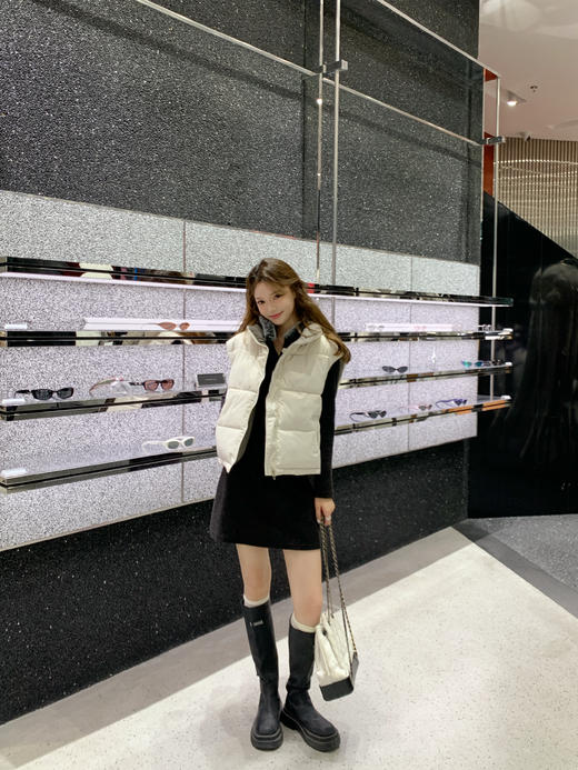 <曾小咸推荐> 现货秒杀！微信超特价！黑灰色帽子带毛领连衣短裙 日常209.99 立减110 秒杀99.99！ 商品图9