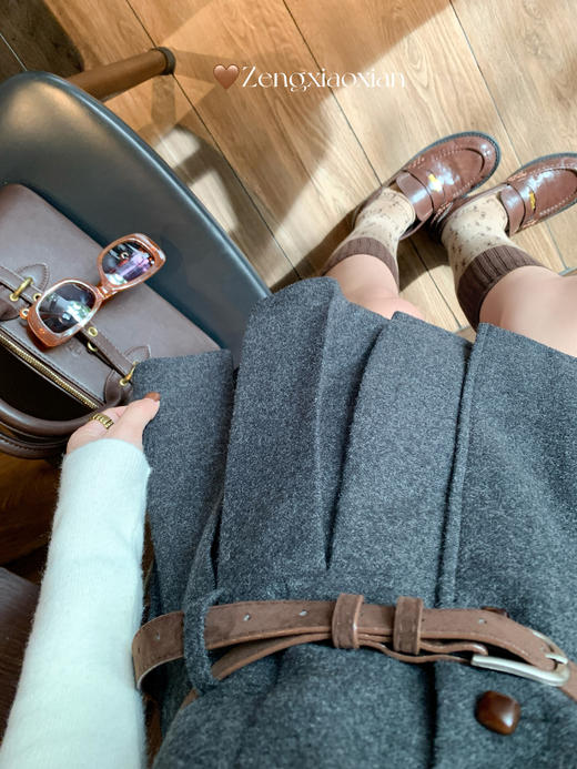 <曾小咸推荐> 现货秒杀！微信超特价！巨好看灰色v领吊带连衣裙 日常289.99 立减160 秒杀129.99！ 商品图11