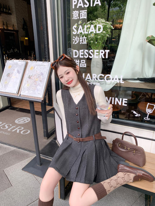 <曾小咸推荐> 现货秒杀！微信超特价！巨好看灰色v领吊带连衣裙 日常289.99 立减160 秒杀129.99！ 商品图13