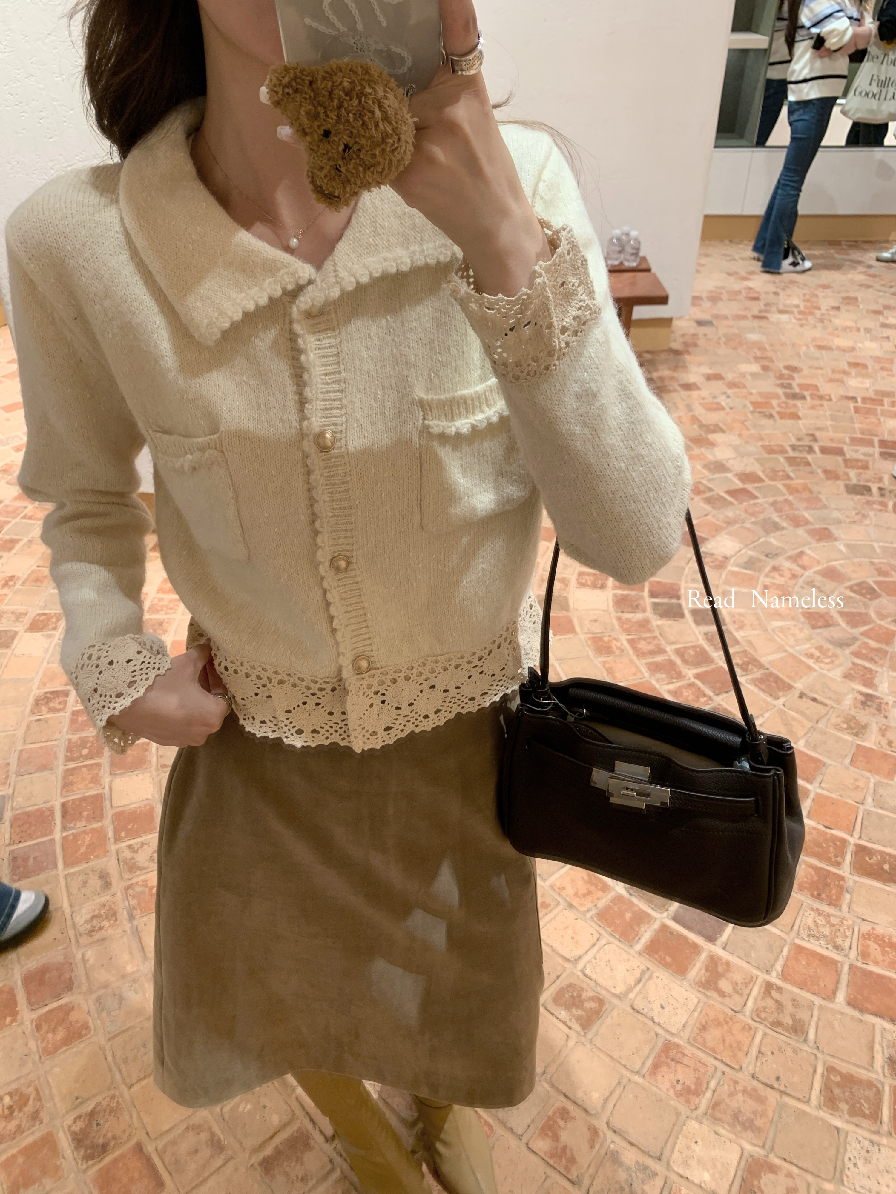 Read Nameless /钩花娃娃领羊毛上衣+獭兔毛米色皮草披肩 2025/12/8