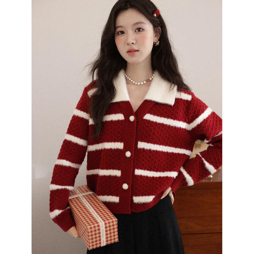 鹿向南「雪镜叠影」红杏圣诞条纹针织毛衣女秋冬正肩开衫显瘦上衣 商品图1