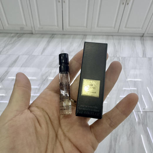 阿玛尼玉龙茶高定香水2ml 初闻是绿茶的清香 宛如清泉 再闻又纯又欲 逐渐变成沉稳木质香 商品图2