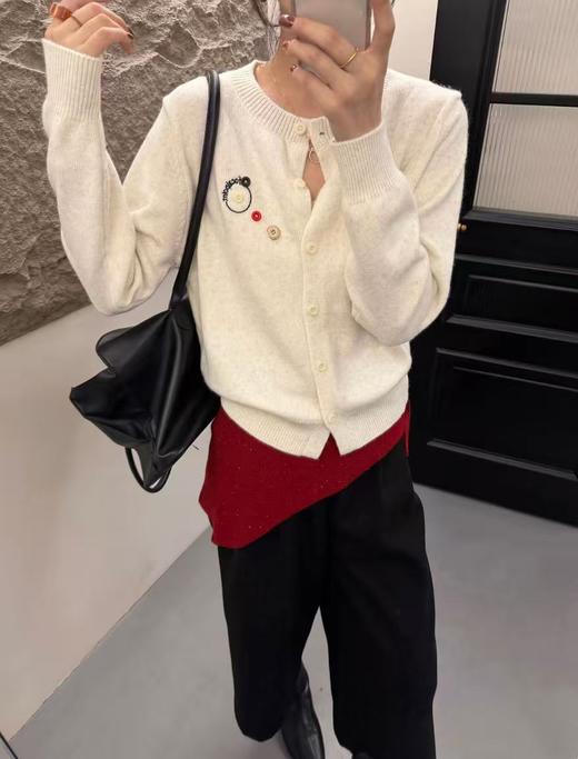 浣熊绒，比普通毛衣软和暖→系列慵懒风刺绣纽扣 设计感宽松开衫毛衣-喜出 商品图1