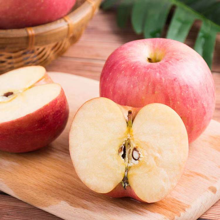 山西冰糖心红富士苹果 4.5斤/8.5斤 个头饱满果香浓郁，果肉嫩汁水多，一口就喜欢，吃过就难忘