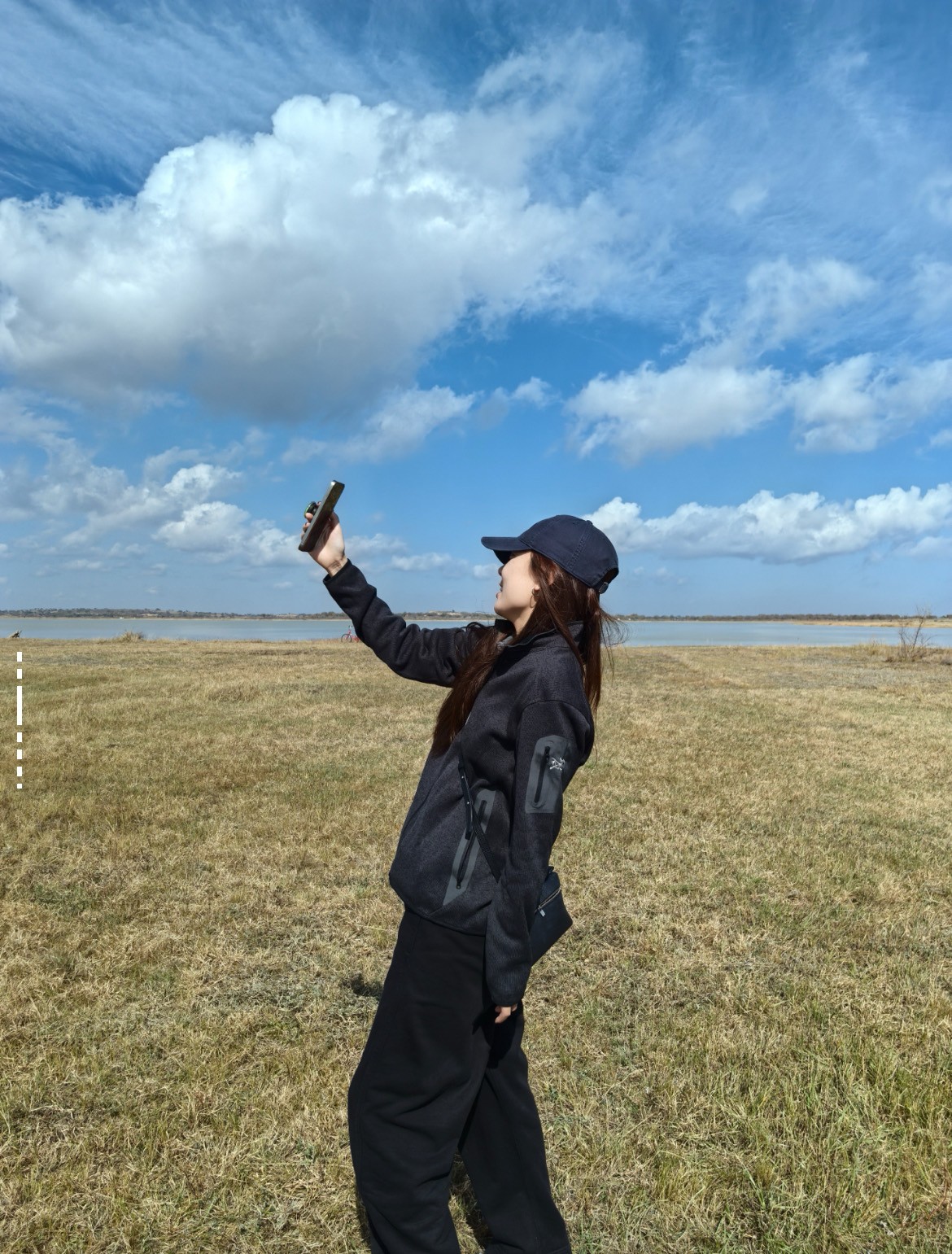 一店d 连帽🐦𝐂𝐨𝐯𝐞𝐫𝐭抓绒外套
它家的口碑系列抓绒衣  轻盈抓绒内里 温暖不臃肿 轻便抗寒更自由 但凡是穿过covert抓绒系列的 就没有不夸的