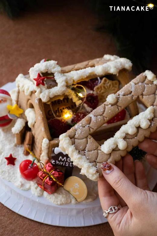 雪夜姜饼屋童话镇（五寸草莓巧克力蛋糕） 商品图3