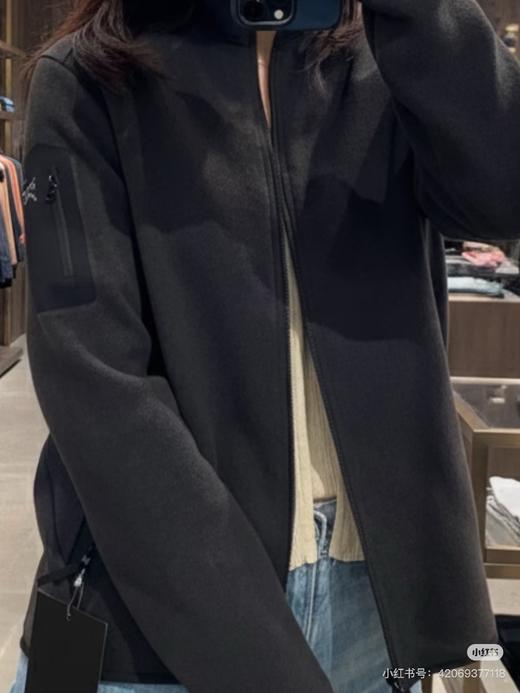 一店d 连帽🐦𝐂𝐨𝐯𝐞𝐫𝐭抓绒外套
它家的口碑系列抓绒衣  轻盈抓绒内里 温暖不臃肿 轻便抗寒更自由 但凡是穿过covert抓绒系列的 就没有不夸的 商品图9