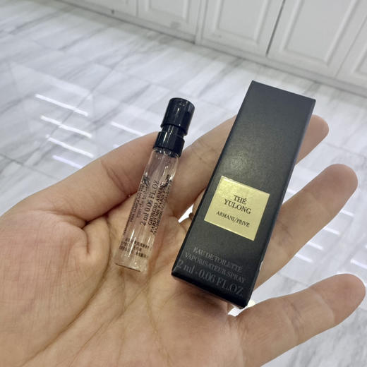 阿玛尼玉龙茶高定香水2ml 初闻是绿茶的清香 宛如清泉 再闻又纯又欲 逐渐变成沉稳木质香 商品图1