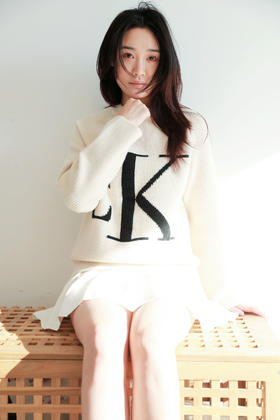 氛围感字母提花毛衣，慵懒宽松设计。印花圆领套头针织衫C120766