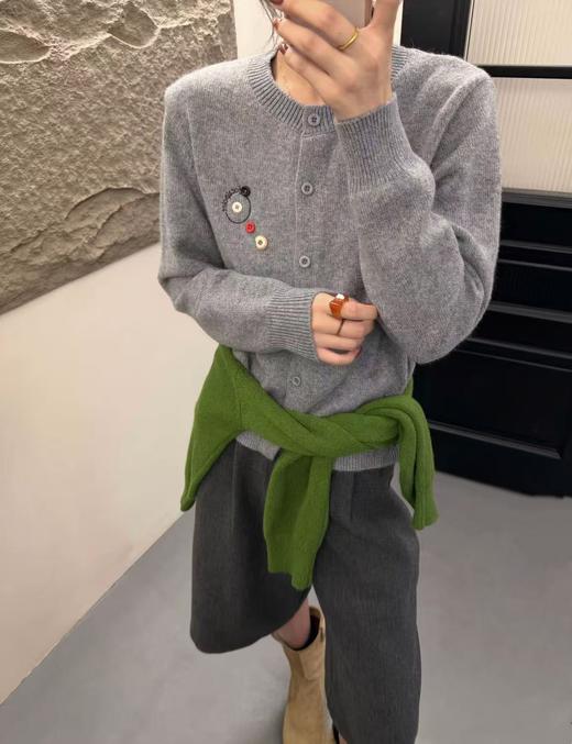 浣熊绒，比普通毛衣软和暖→系列慵懒风刺绣纽扣 设计感宽松开衫毛衣-喜出 商品图0