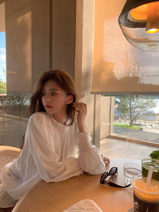 Read Nameless /蓝色花纹绵羊毛马甲+春款法式衬衫 2025/12/8 商品图8