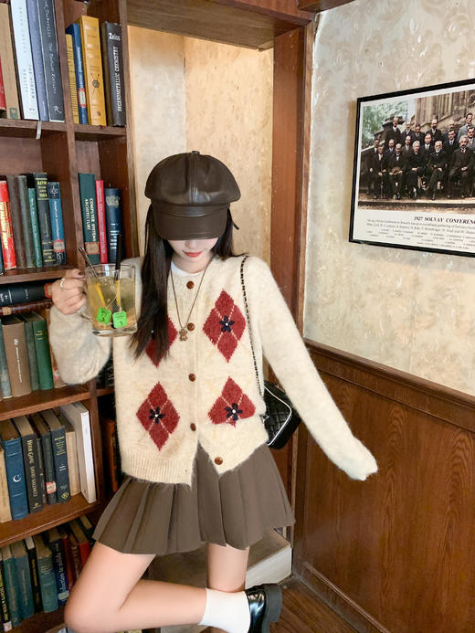 <曾小咸推荐> 现货秒杀！微信超特价！学院风菱格毛衣外套 日常189.99 立减90 秒杀99.99！ 商品图5