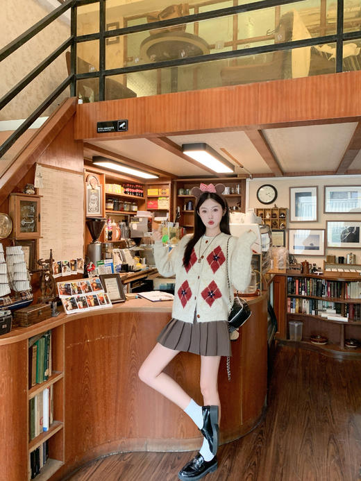 <曾小咸推荐> 现货秒杀！微信超特价！学院风菱格毛衣外套 日常189.99 立减90 秒杀99.99！ 商品图8