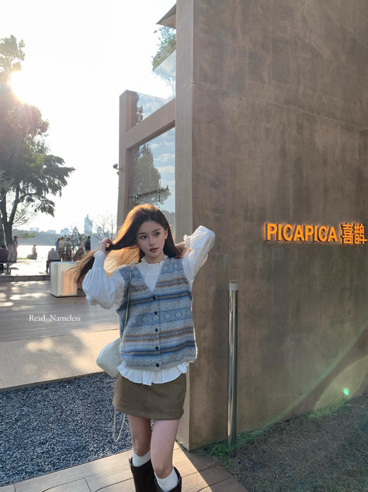 Read Nameless /蓝色花纹绵羊毛马甲+春款法式衬衫 2025/12/8 商品图5