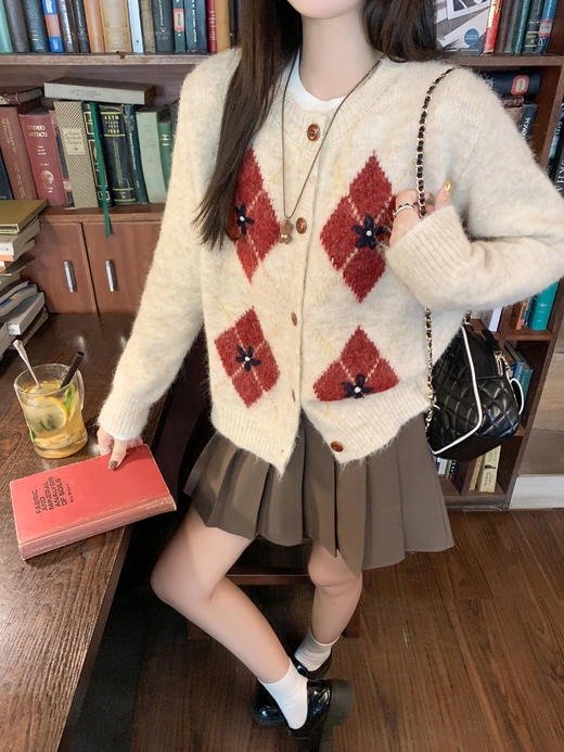 <曾小咸推荐> 现货秒杀！微信超特价！学院风菱格毛衣外套 日常189.99 立减90 秒杀99.99！ 商品图6