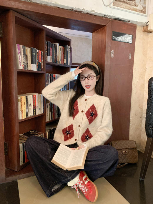 <曾小咸推荐> 现货秒杀！微信超特价！学院风菱格毛衣外套 日常189.99 立减90 秒杀99.99！ 商品图11