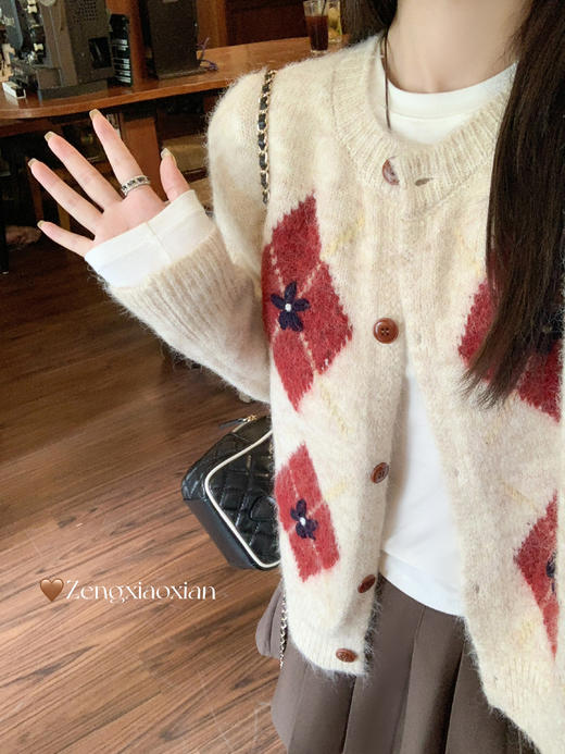 <曾小咸推荐> 现货秒杀！微信超特价！学院风菱格毛衣外套 日常189.99 立减90 秒杀99.99！ 商品图13